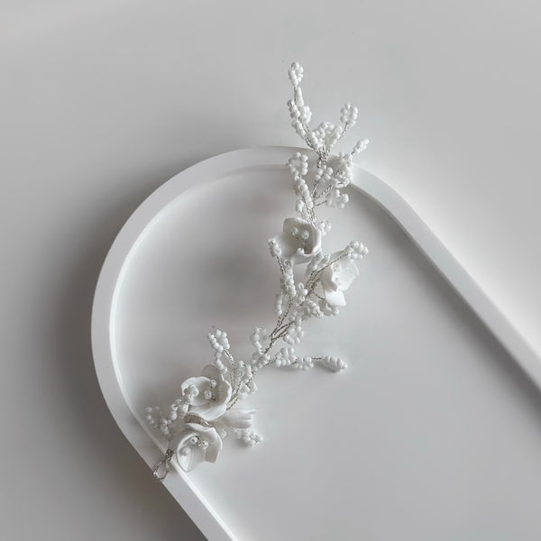 Lyena - accesoriu pentru mirese cu flori 14 cm (handmade)