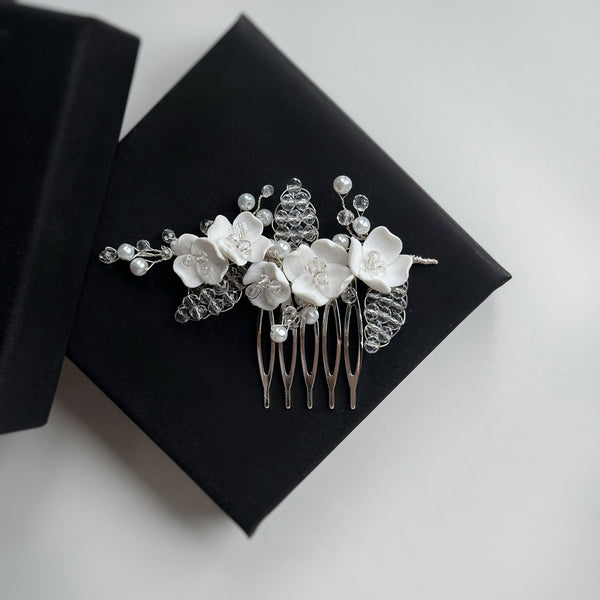 NAAMAH - accesoriu pentru mirese tip pieptan cu cristale si flori (handmade)