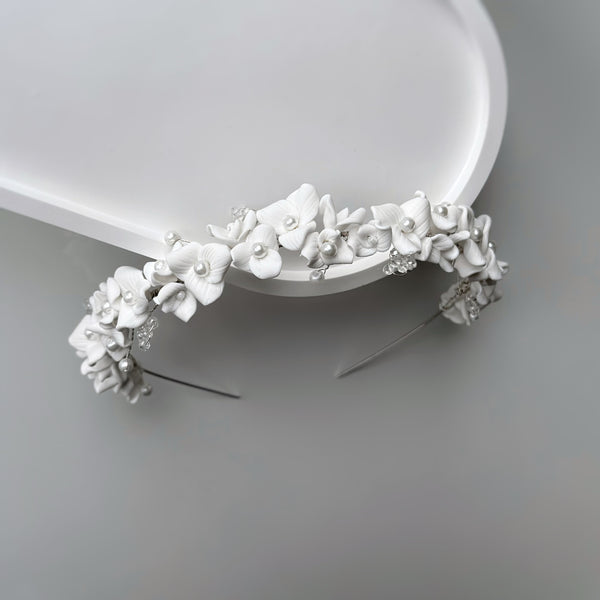 ELLIE -coronita pentru mirese cu flori, perle si cristale (handmade)