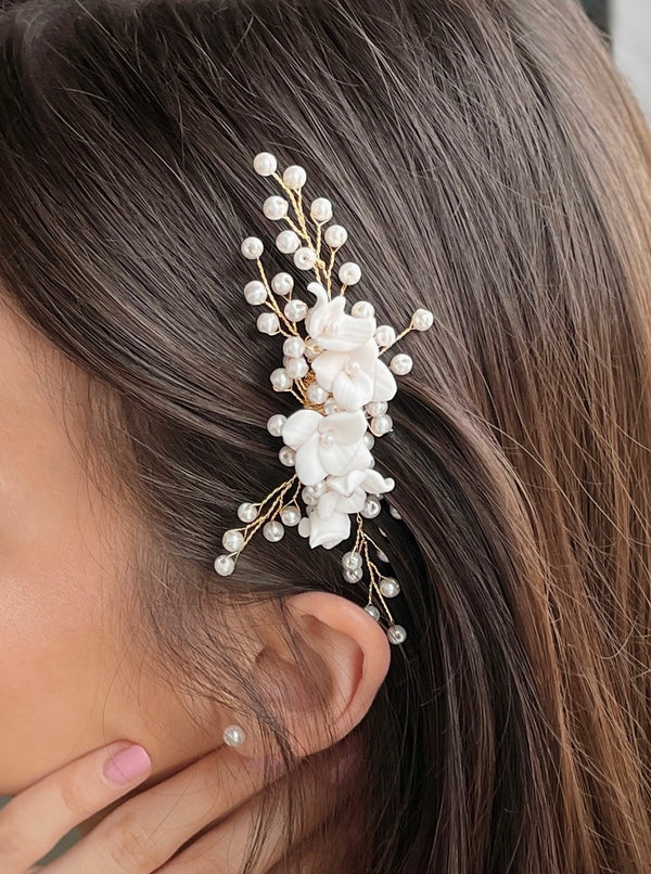 Agnes - accesoriu de par pentru mirese cu flori si perle (handmade)
