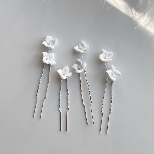 MILLIE - set 4 ace de păr pentru mirese cu flori si perle (handmade)
