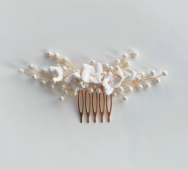 Agnes - accesoriu de par pentru mirese cu flori si perle (handmade)